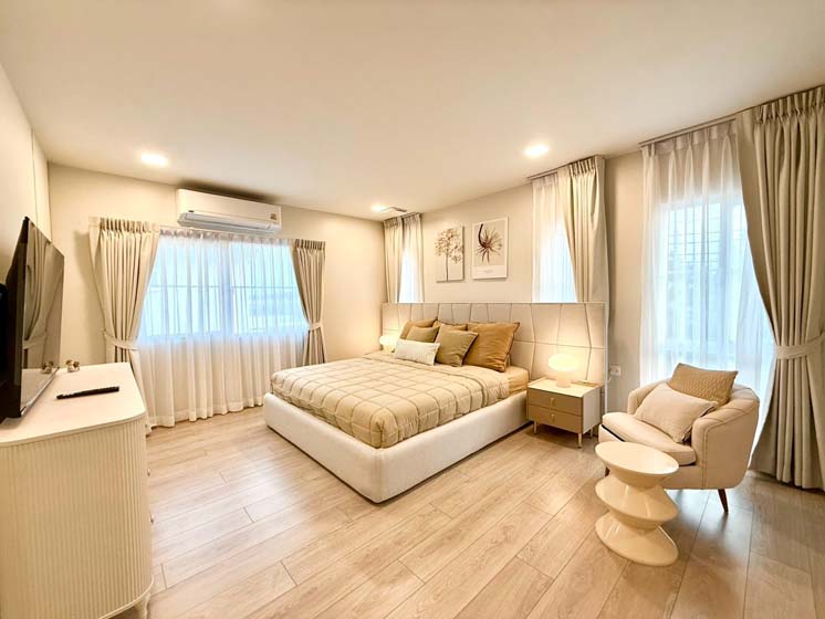 House with Shared Pool in Bangnatrad 
